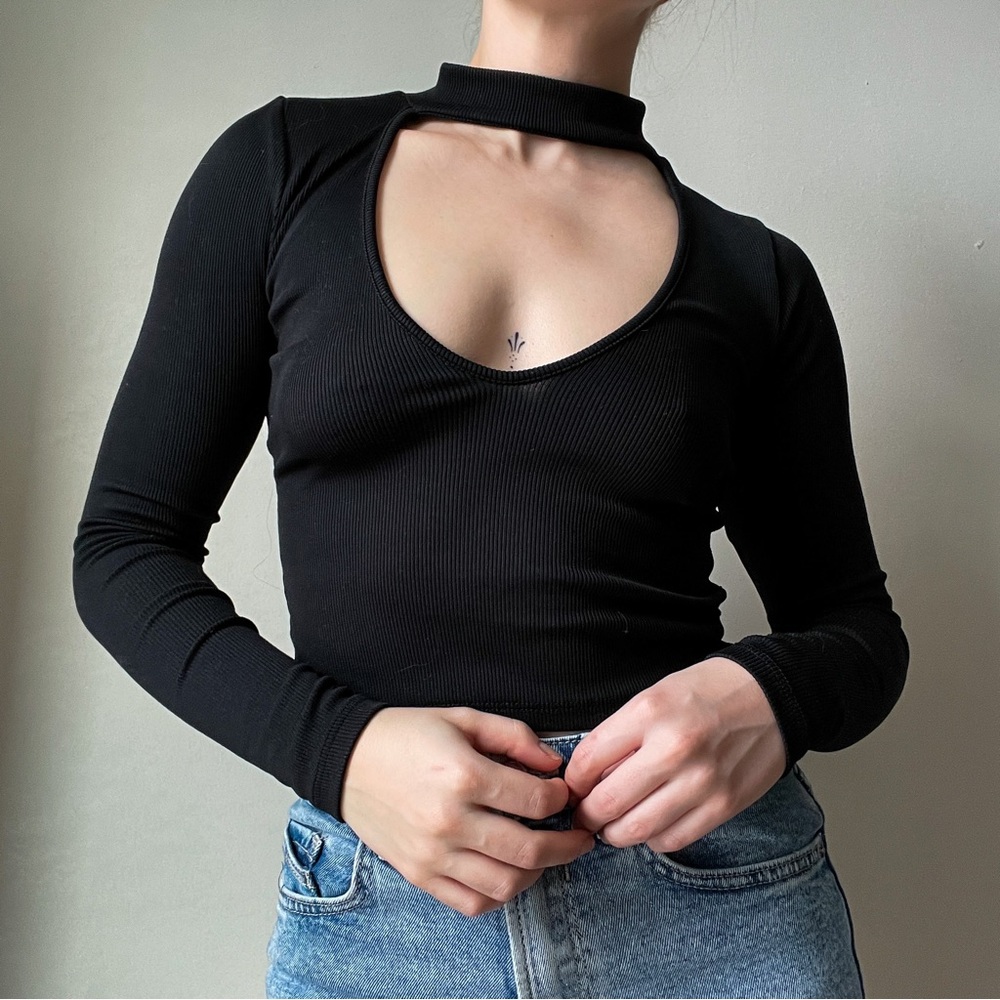 Forever 21 Black Long Sleeved Cut Out Crop Top